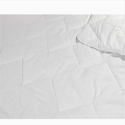 Polyester Filling Solid Microfiber Comforter Breathable Lightweight Summer Duvet Quilts