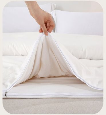 White Microfiber Four Seasons Comforter Hypoallergenic Zipper Bed Comforter