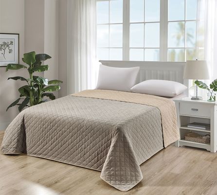 Soft Hypoallergenic Reversible Quilted Bed Spread in Geometric Ultrasonic