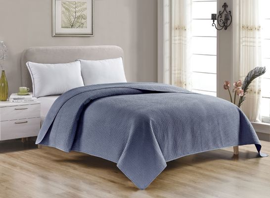 Solid Pattern Ultrasonic Luxury Bedspreads Cationic Polyester Fiber Fluffy Comforter Set