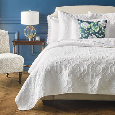 Luxurious Microfiber Ultrasonic Bedspread Lightweight White Floral Patterns