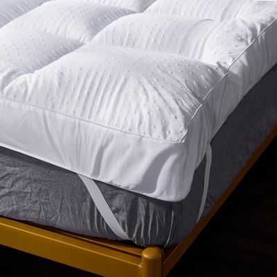 3D Embossed White Bedding Mattress Protector Hotel Waterproof Mattress Pad