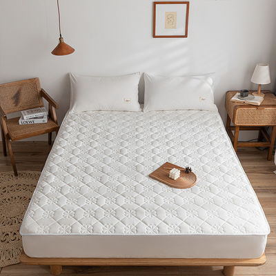 Waterproof White Mattress Protector Polyester Filling Firm Mattress Topper 150gsm