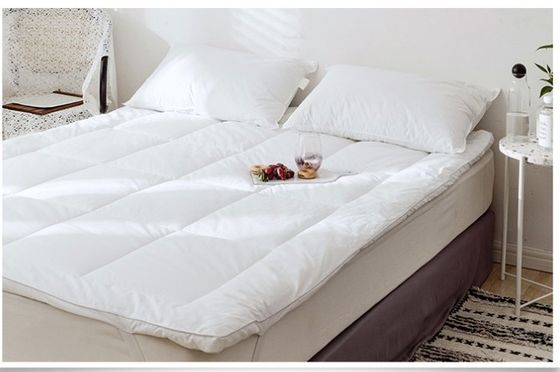 White Cotton Thick Mattress Topper Organic Waterproof Mattress Protector With Elasticized Corners