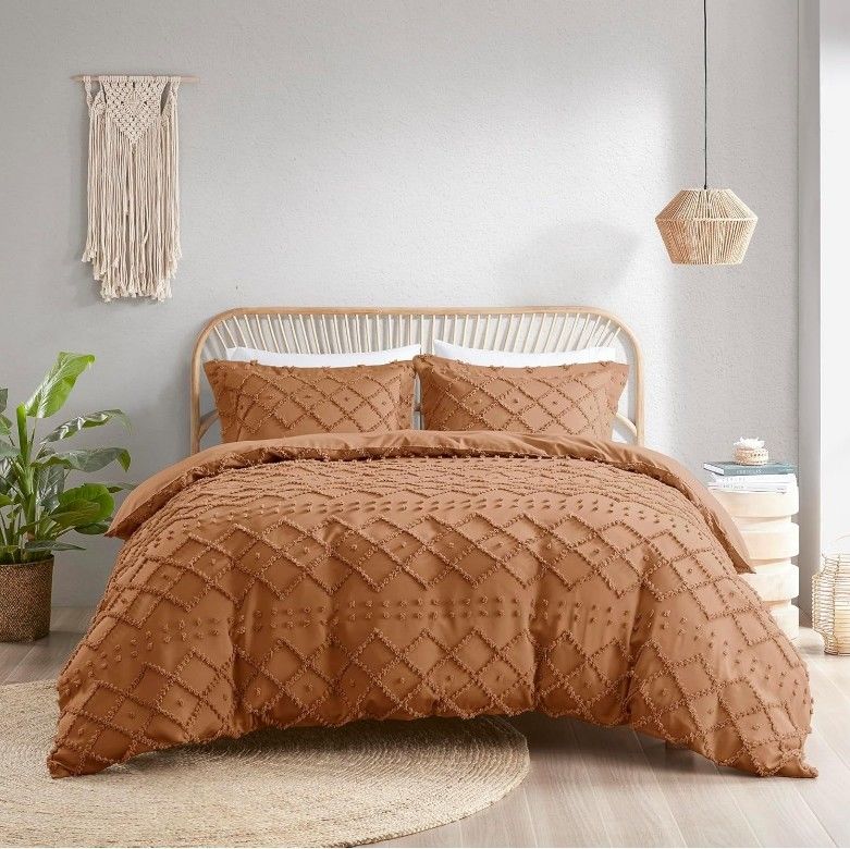 Bohemian Style Soft Jacquard Comforter Set Geometric Pattern Tufted 4 Piece Bedding Set