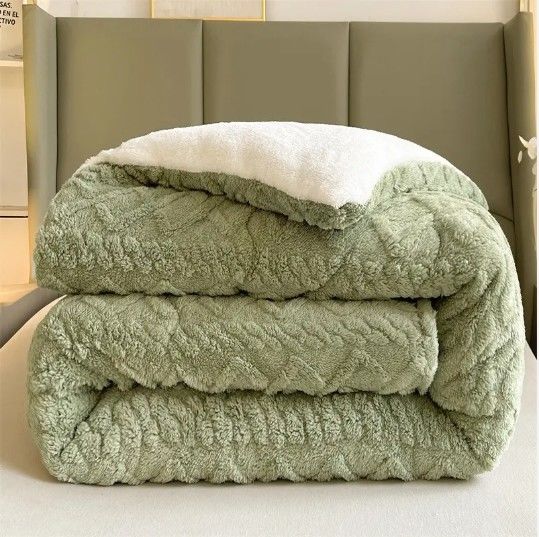150gsm - 400gsm Green Fleece Comforter Sherpa Lined Comforter Solid Pattern Machine Washable