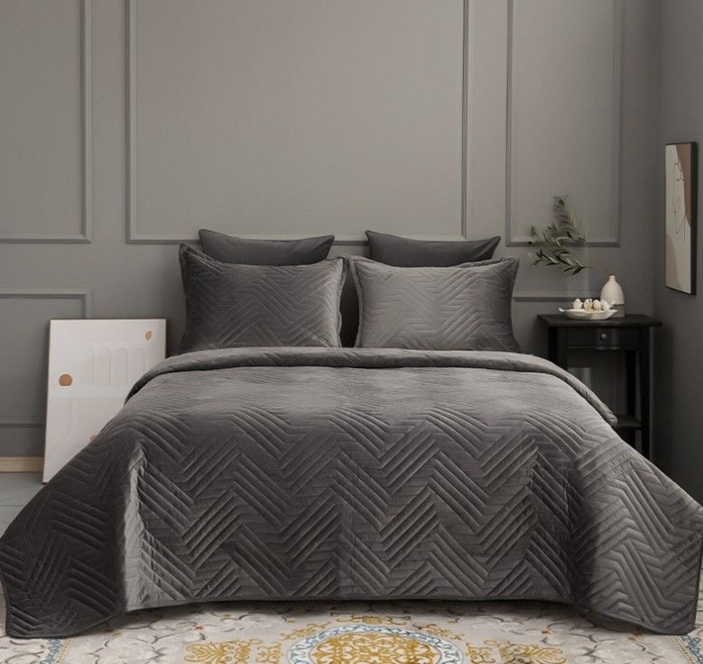 Crystal Velvet Ultrasonic Embossed Bedspread Solid Color Flannel with Cotton Padding Thick Quilted Blanket